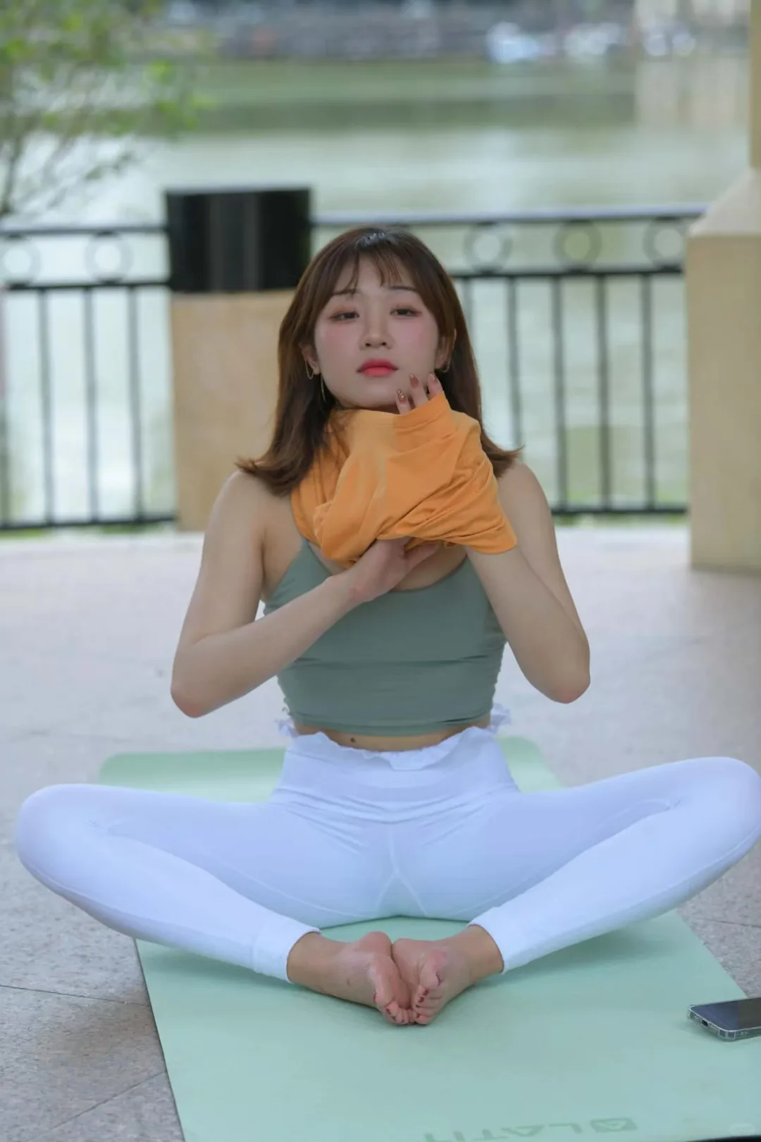 换上瑜伽裤，开始运动了