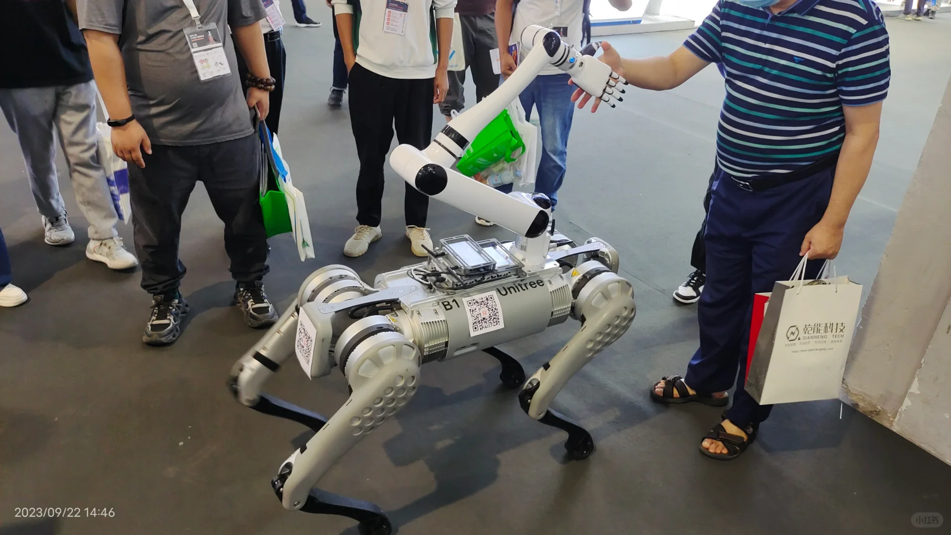 大学生第一次参加工博会