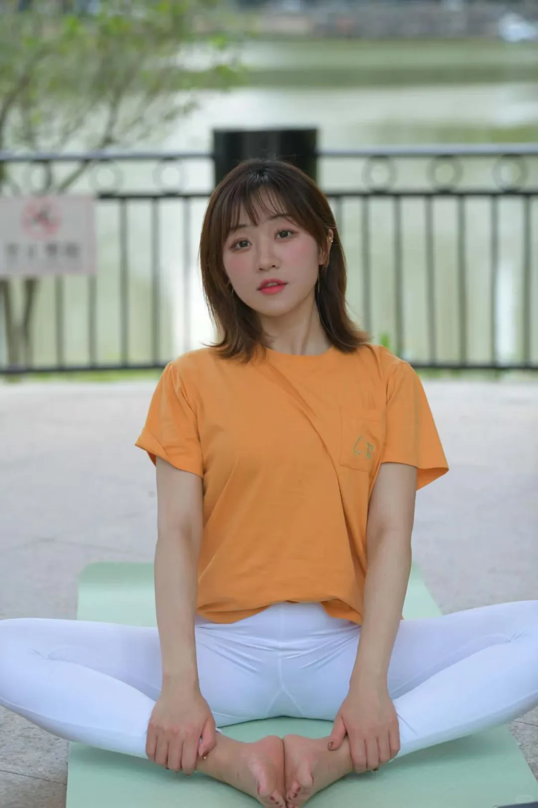 换上瑜伽裤，开始运动了