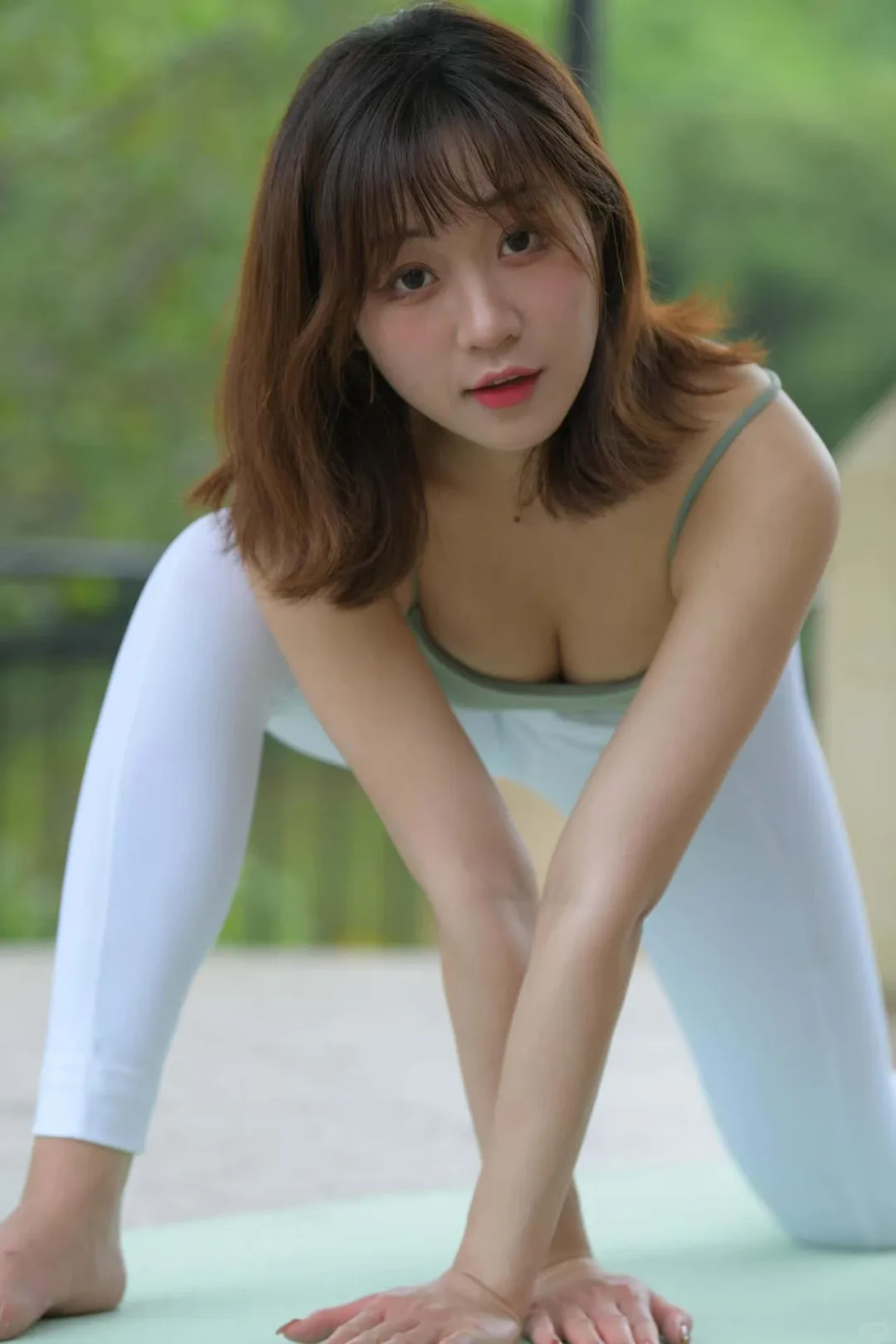 换上瑜伽裤，开始运动了