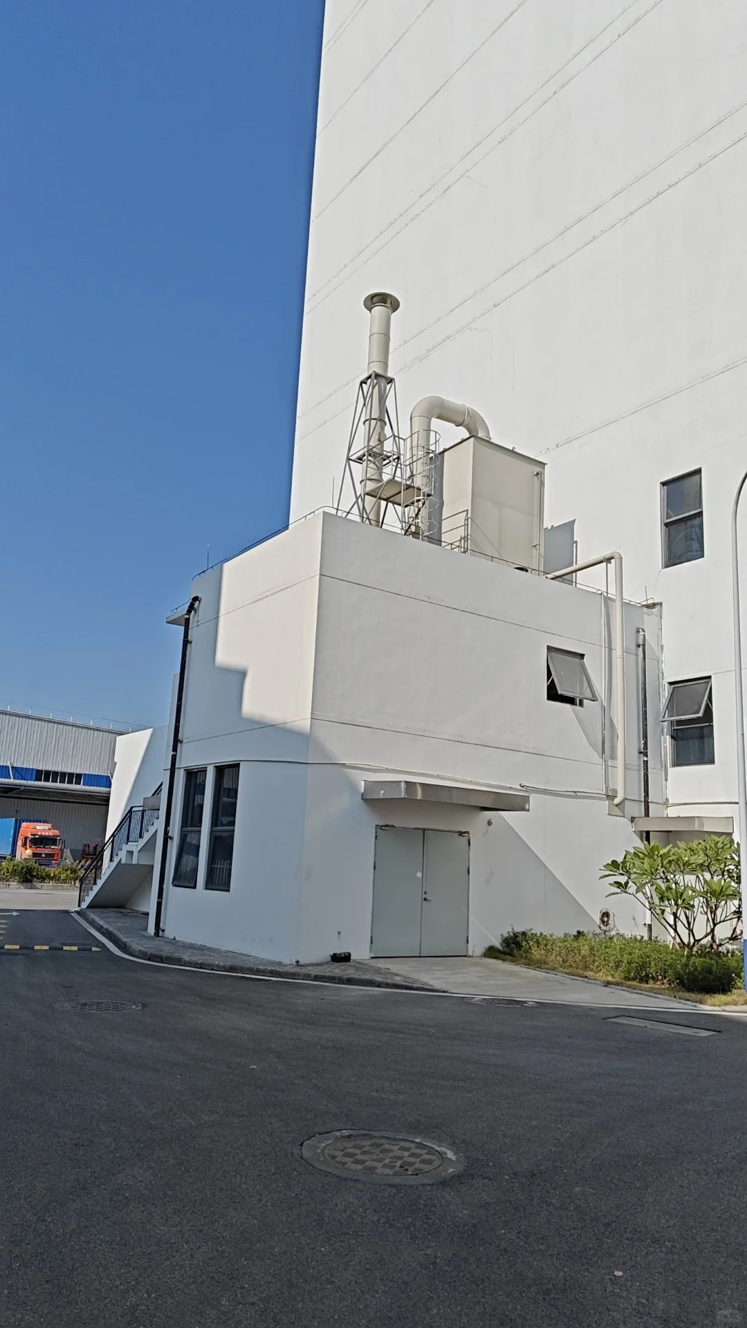 现代化工业厂房的震撼视觉 ?