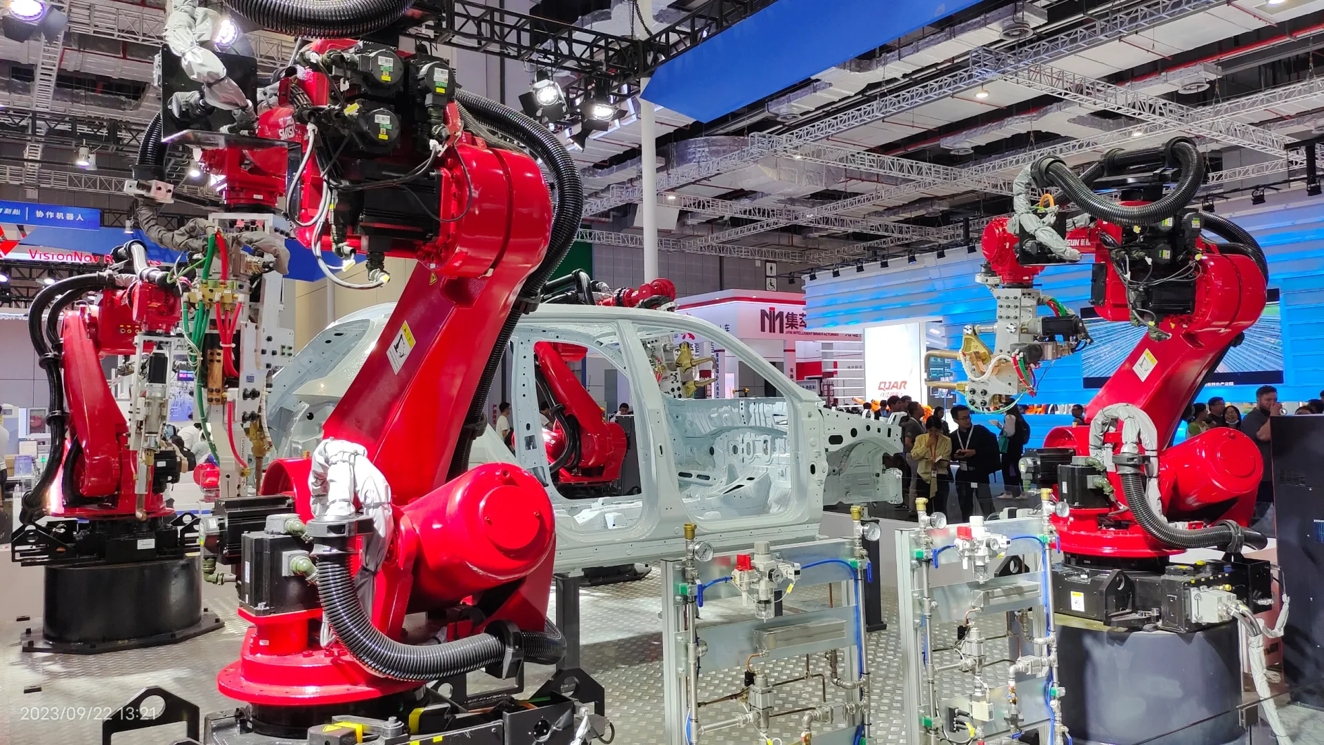 大学生第一次参加工博会