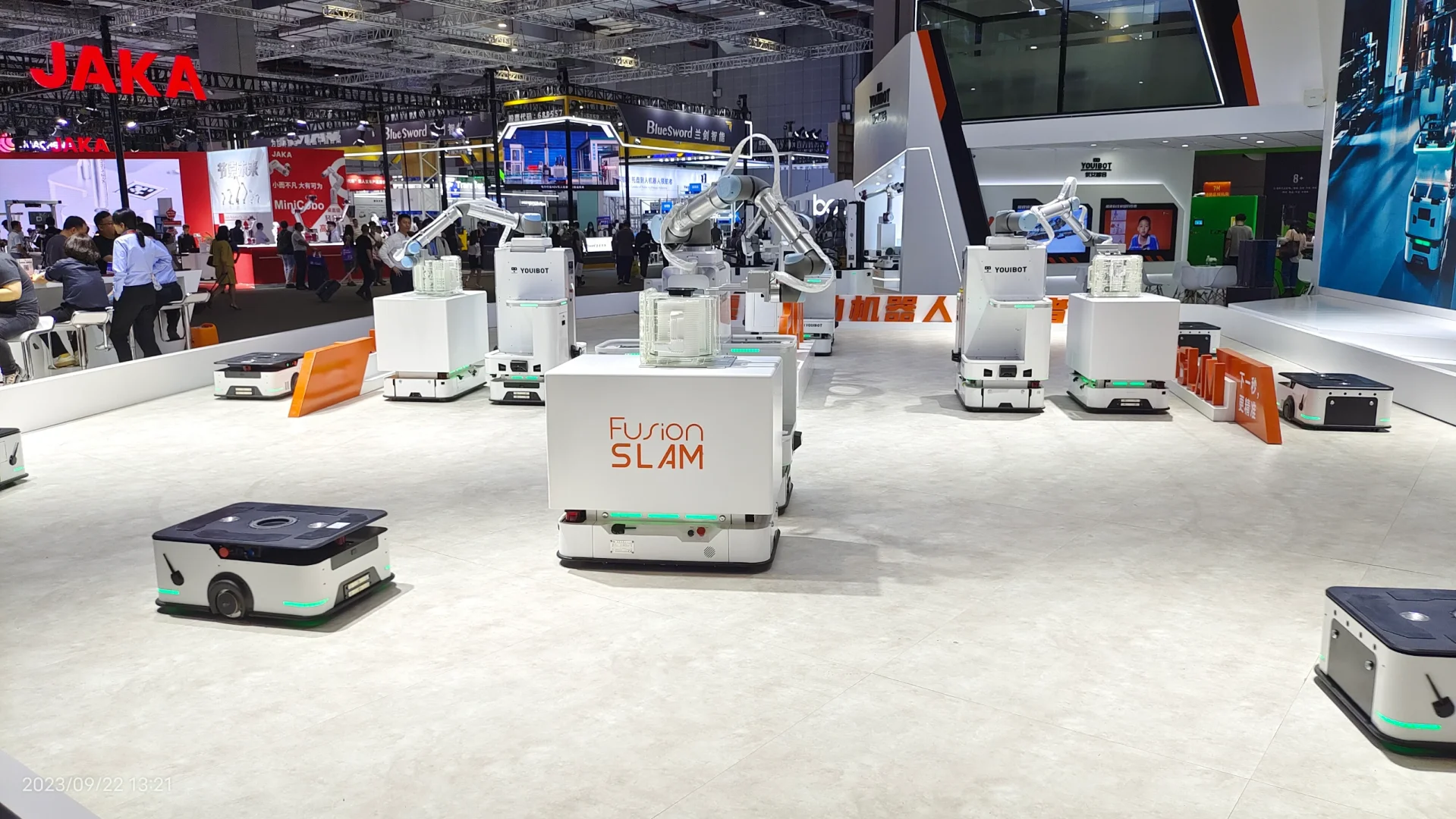 大学生第一次参加工博会