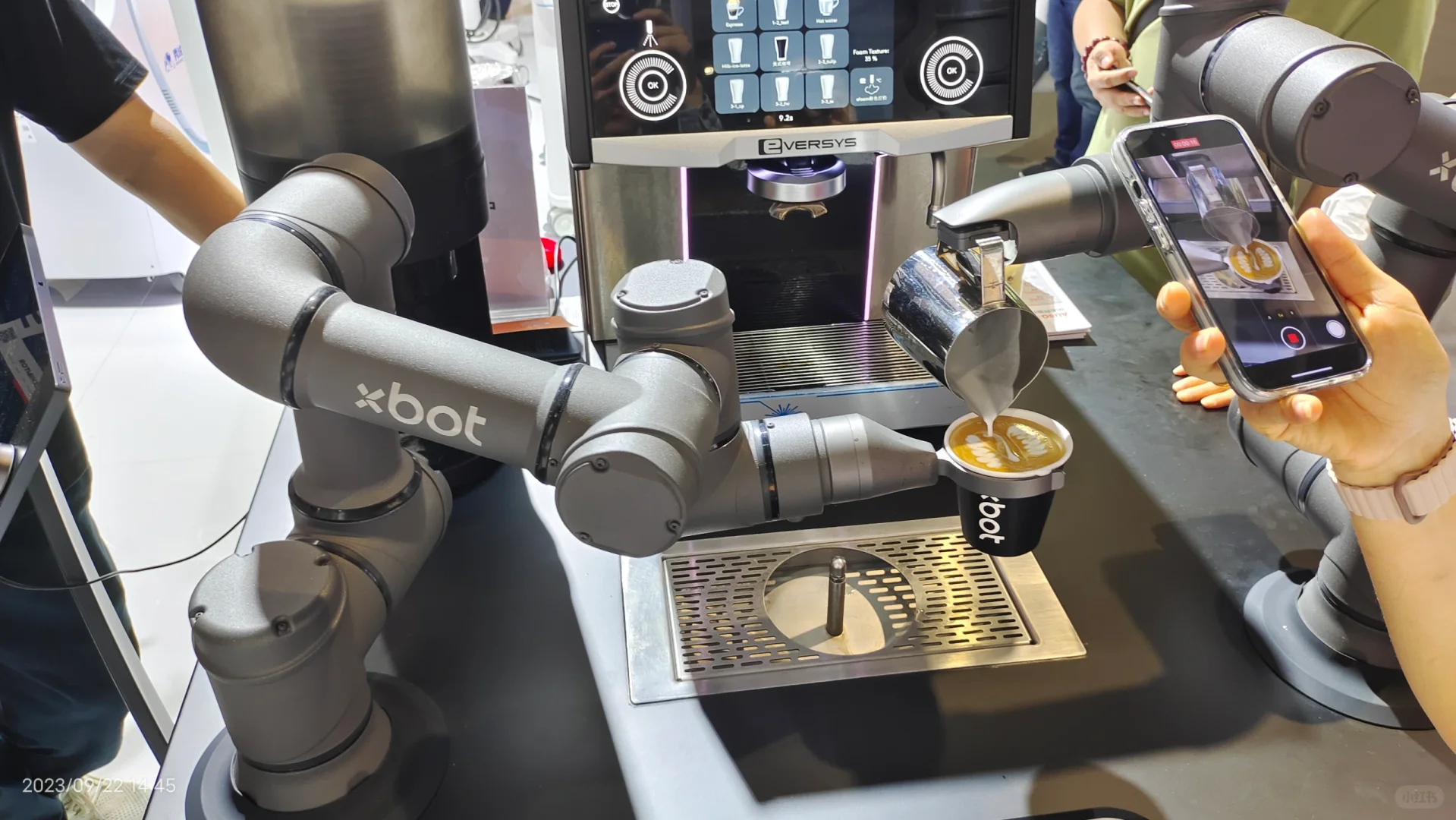 大学生第一次参加工博会