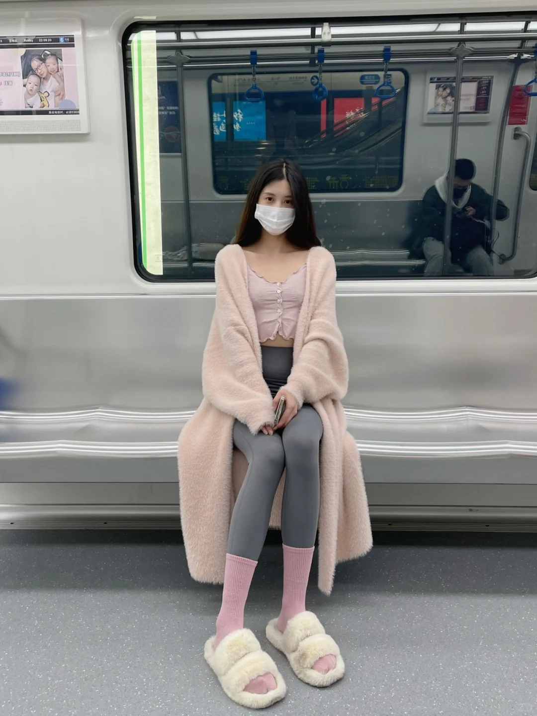 172 | 92 地铁瑜伽服女孩??