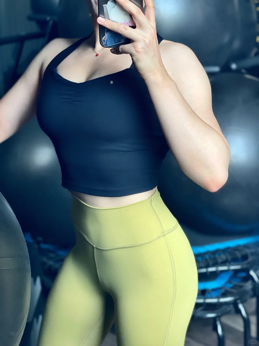 没想到它会成为我推荐的第三条瑜伽裤?