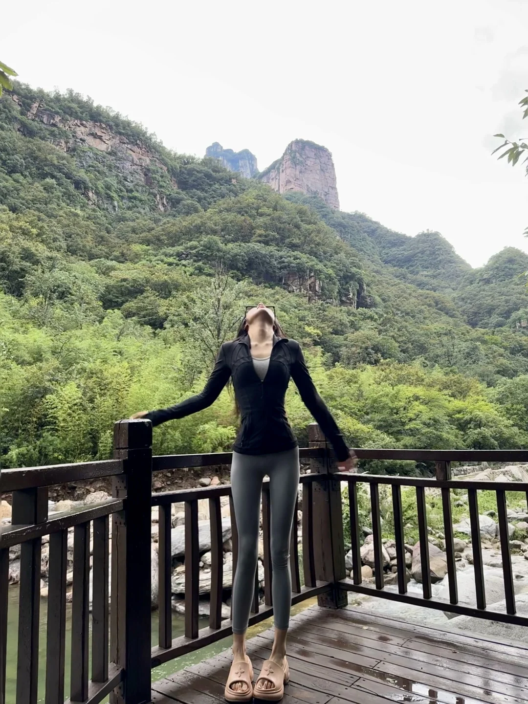 lulu超适合去爬山的好嘛！防晒显身材