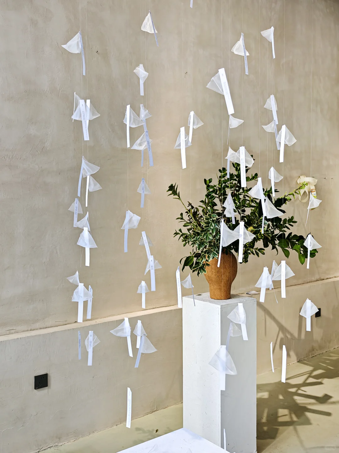 杭州小众展览|杭钢遗址里的诗歌香薰装置展