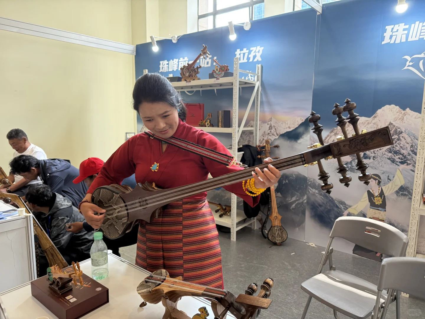 参观：上海对口地区特色产品展销会（一）