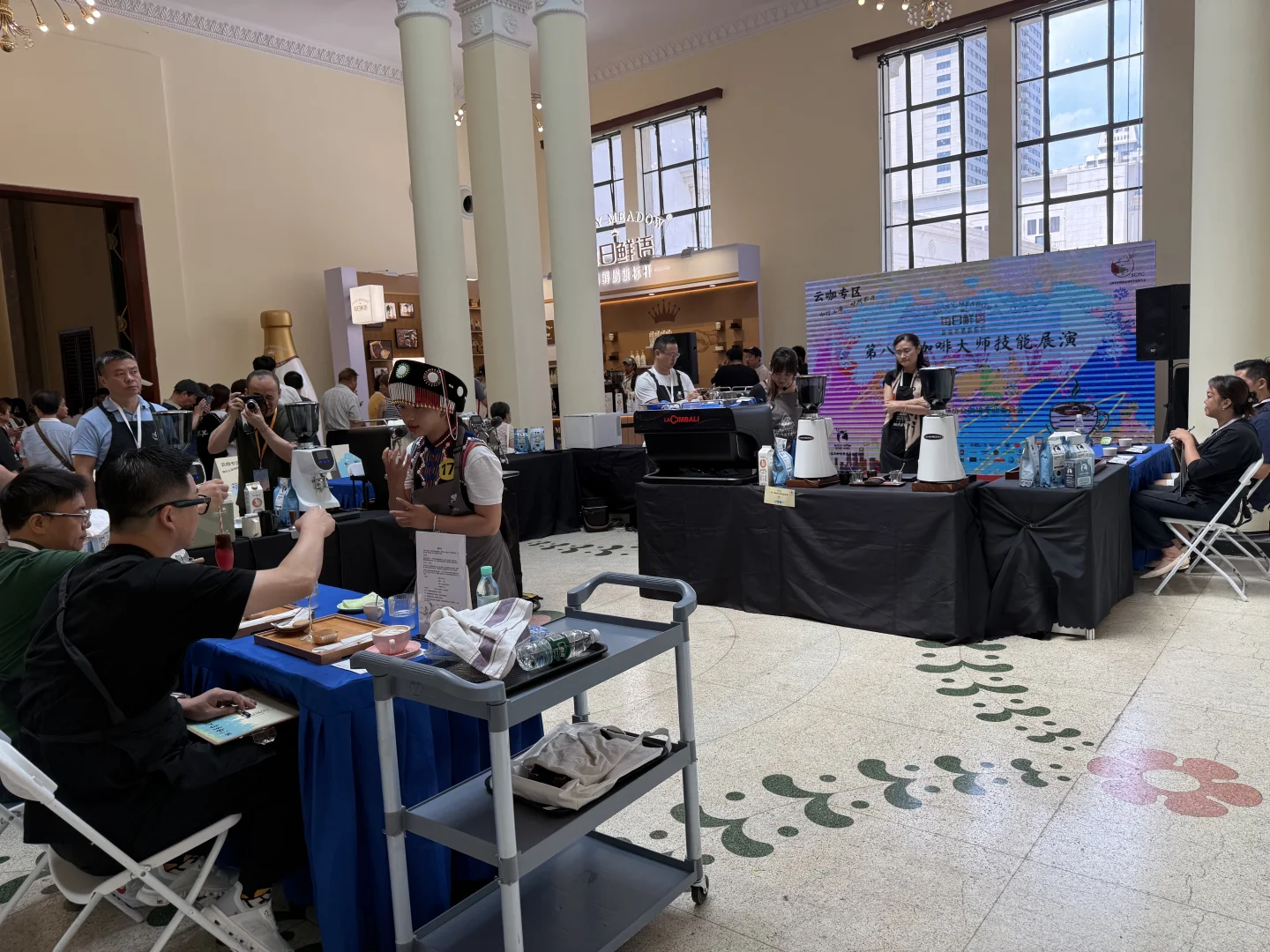 参观：上海对口地区特色产品展销会（一）