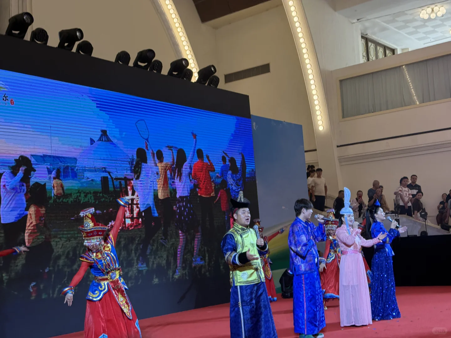 参观：上海对口地区特色产品展销会（一）