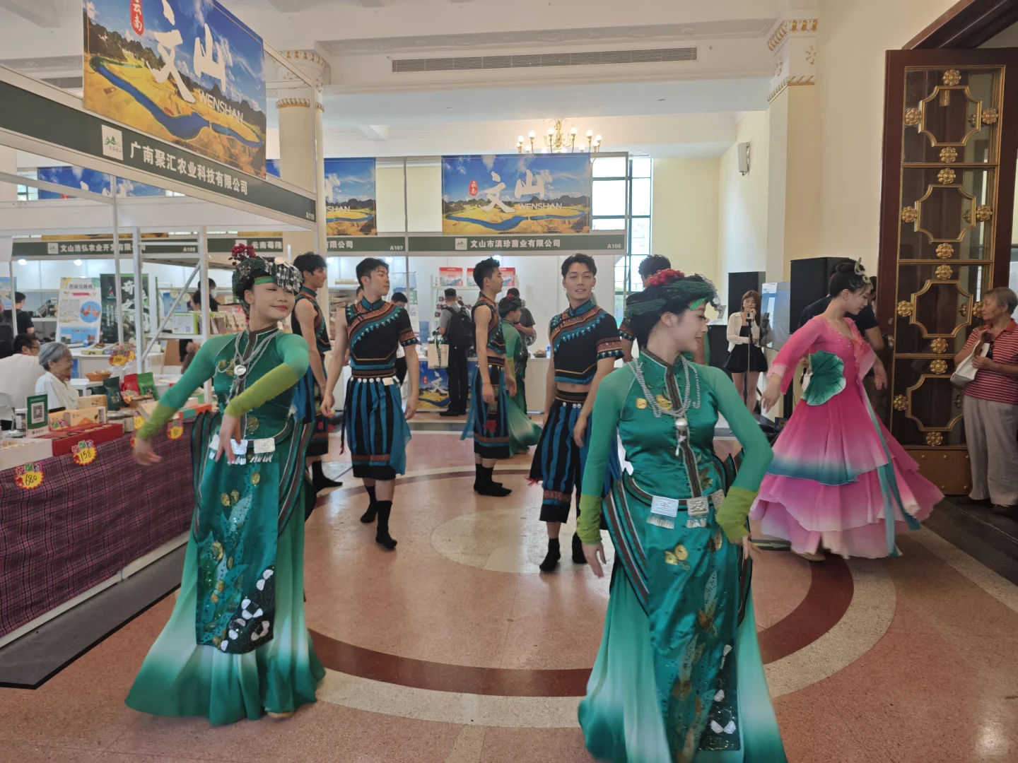 上海市对口地区特色商品展销会2个半钟逛吃