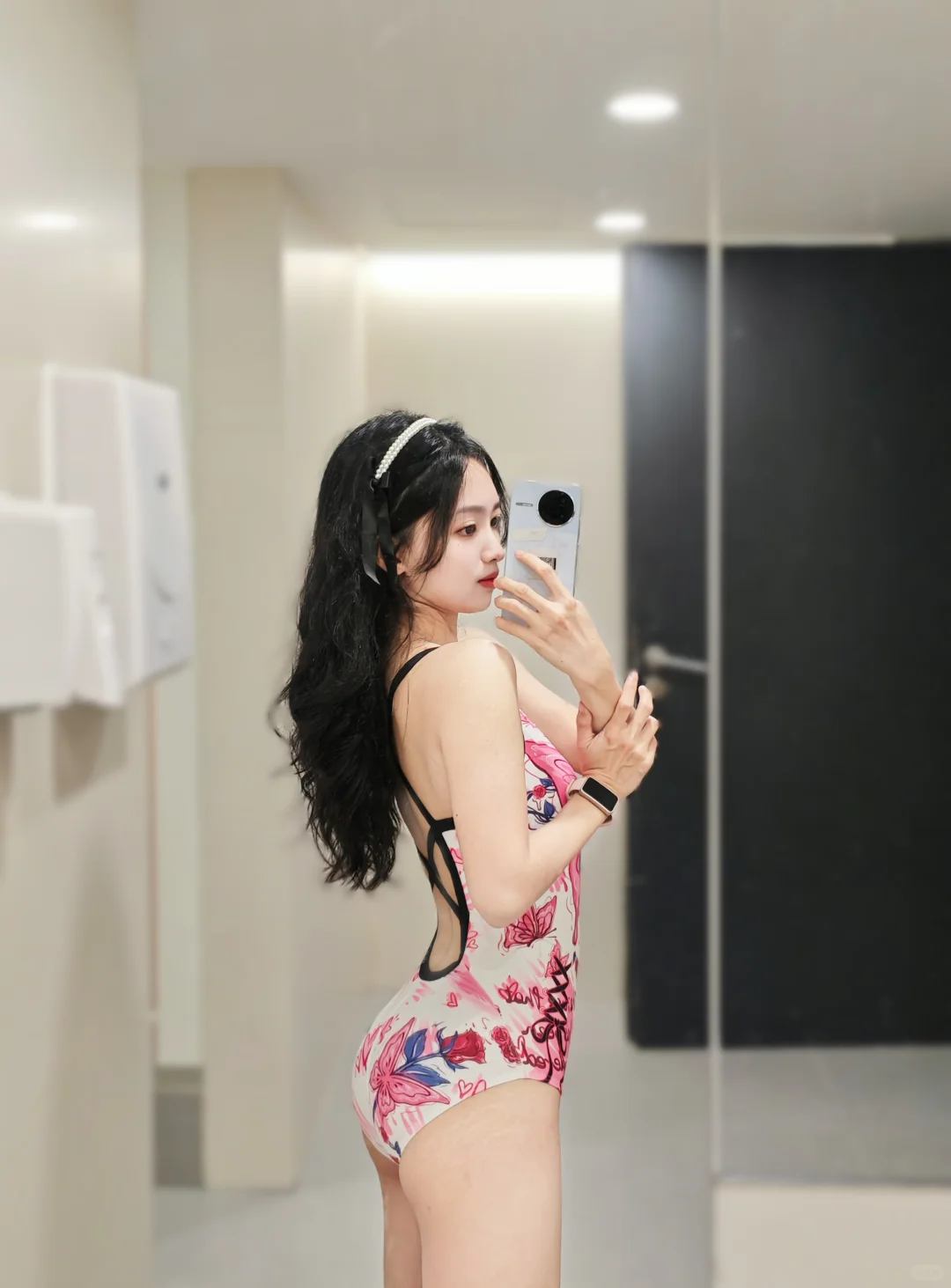 哥特蝴蝶，风很大！