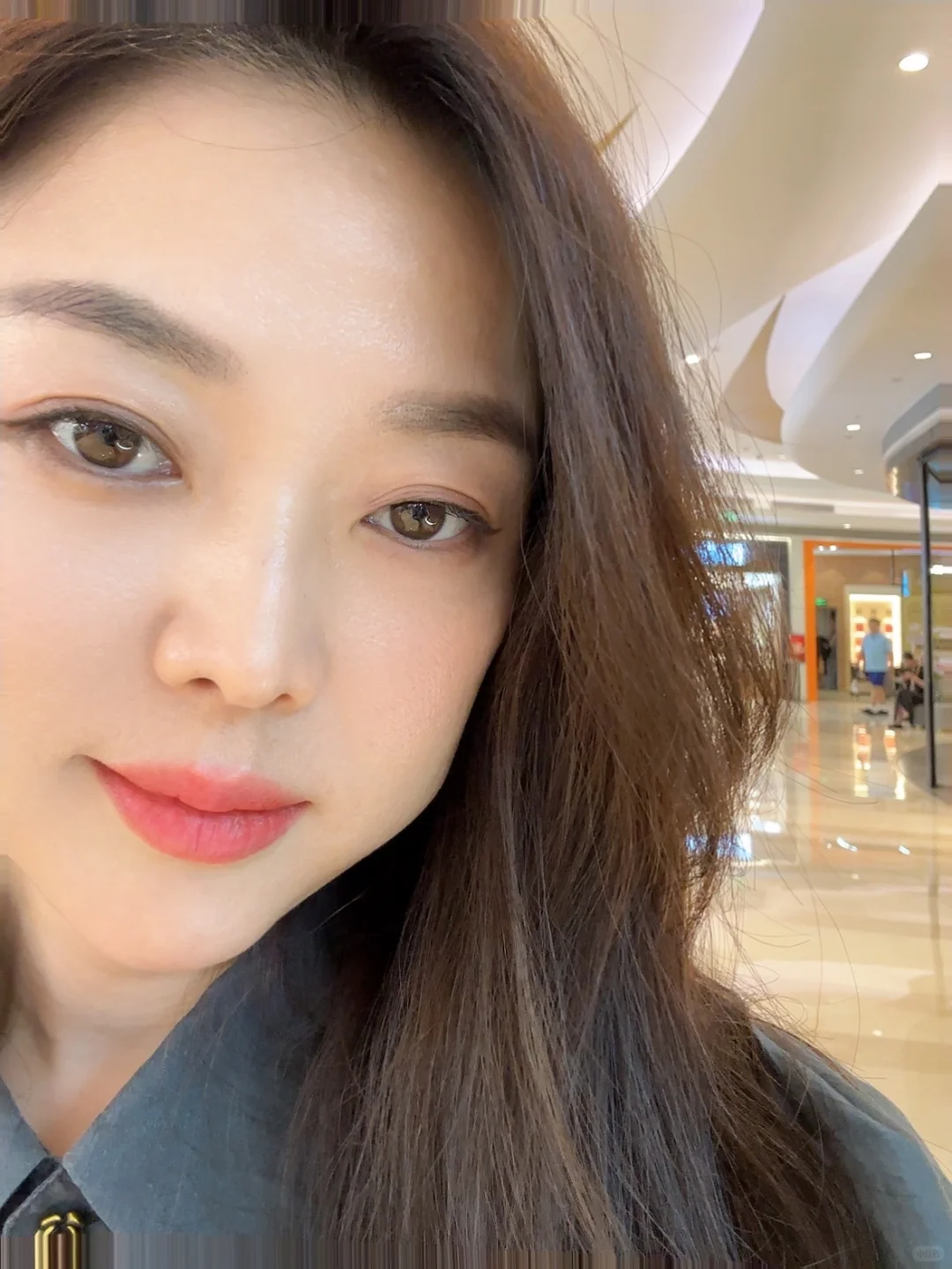 40岁阿姨出门遛街