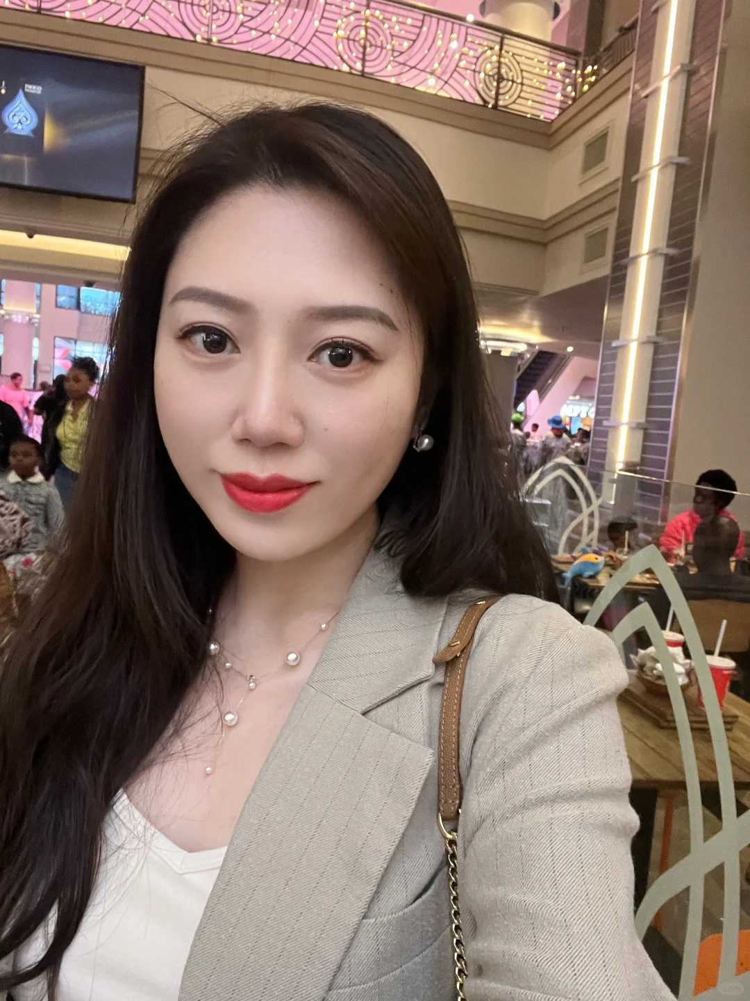 40岁两娃妈妈  依然坚持黑长直