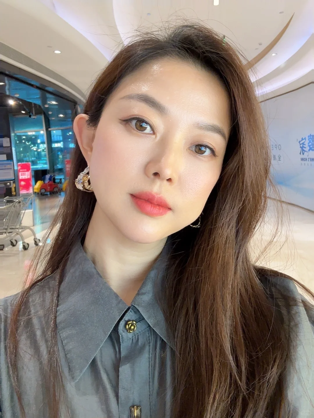 40岁阿姨出门遛街