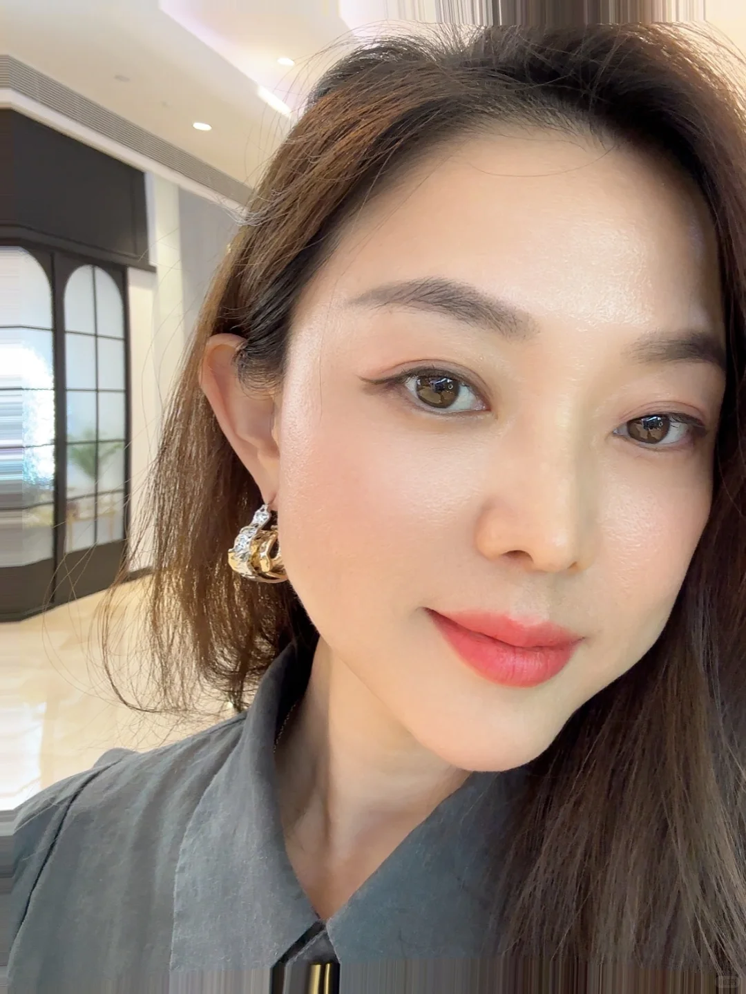 40岁阿姨出门遛街