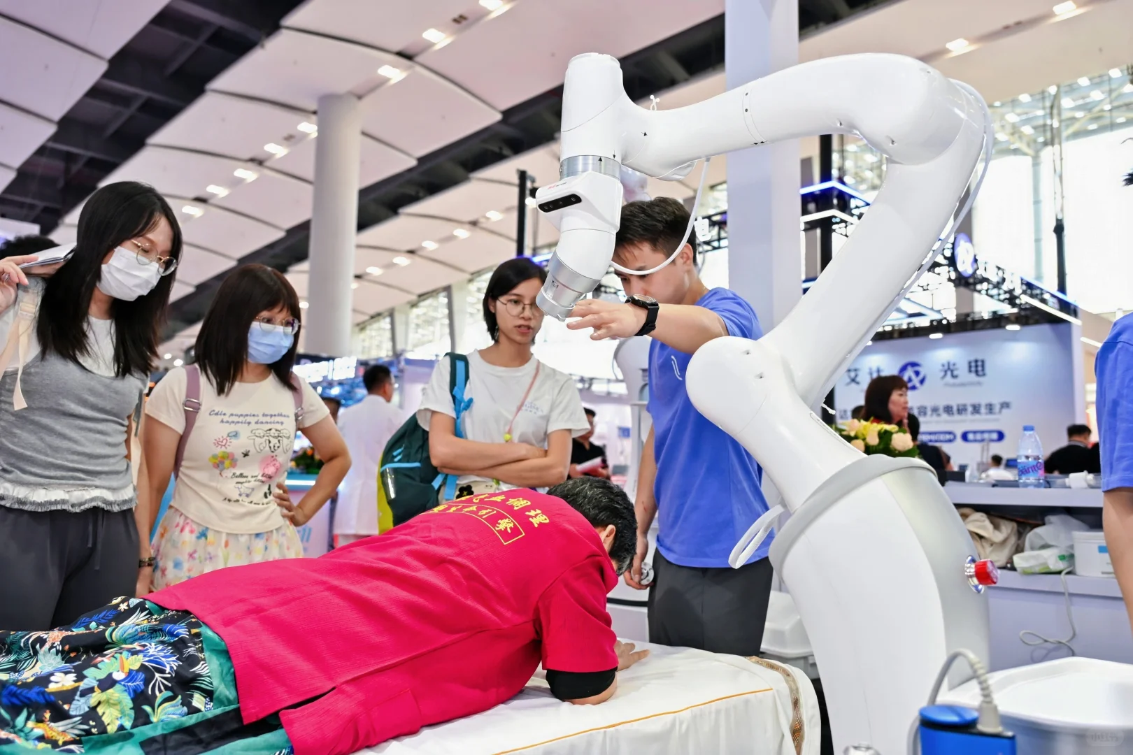 2025广州美博会上永不疲惫的王牌技师