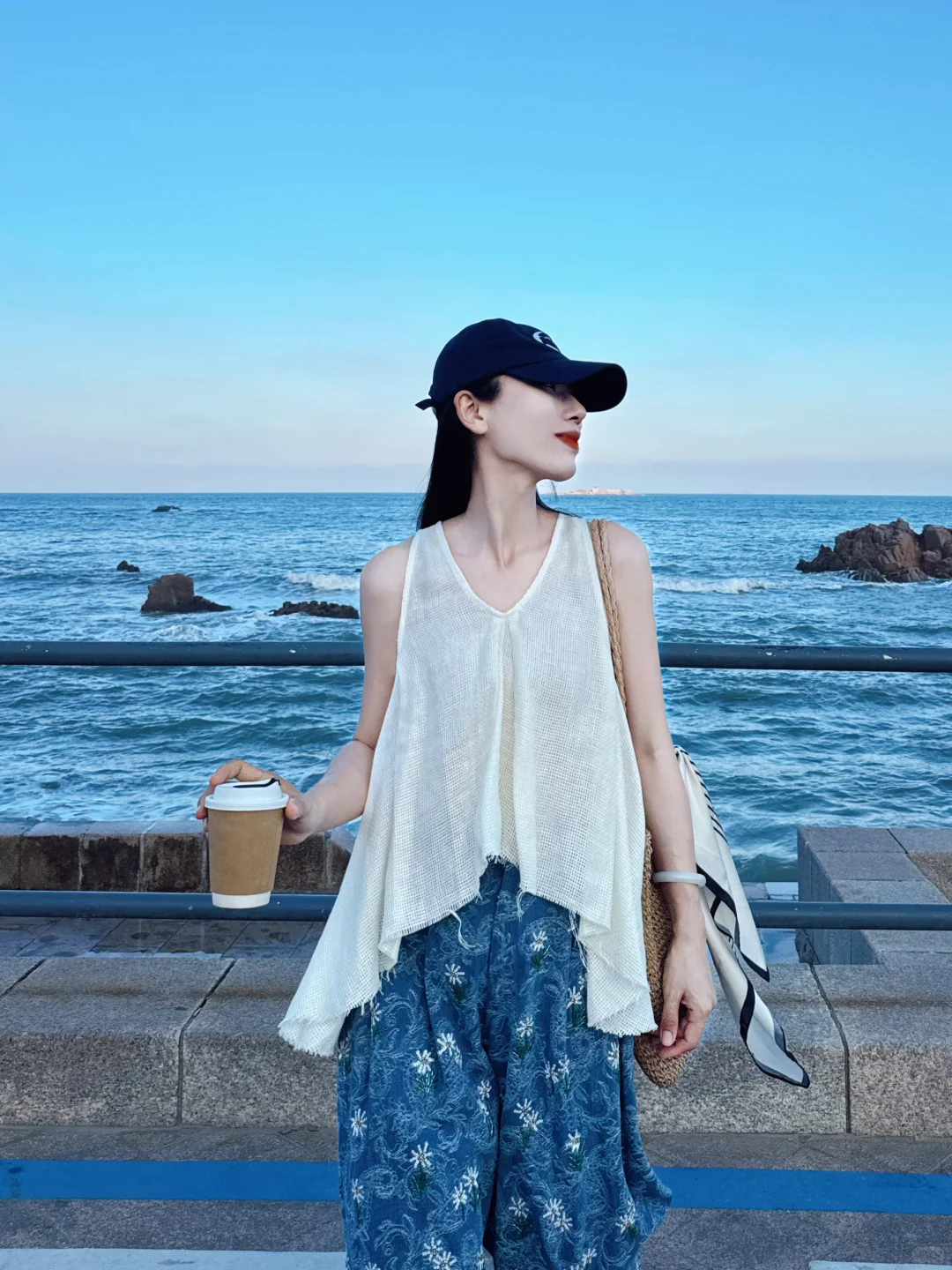 一个人来看海?