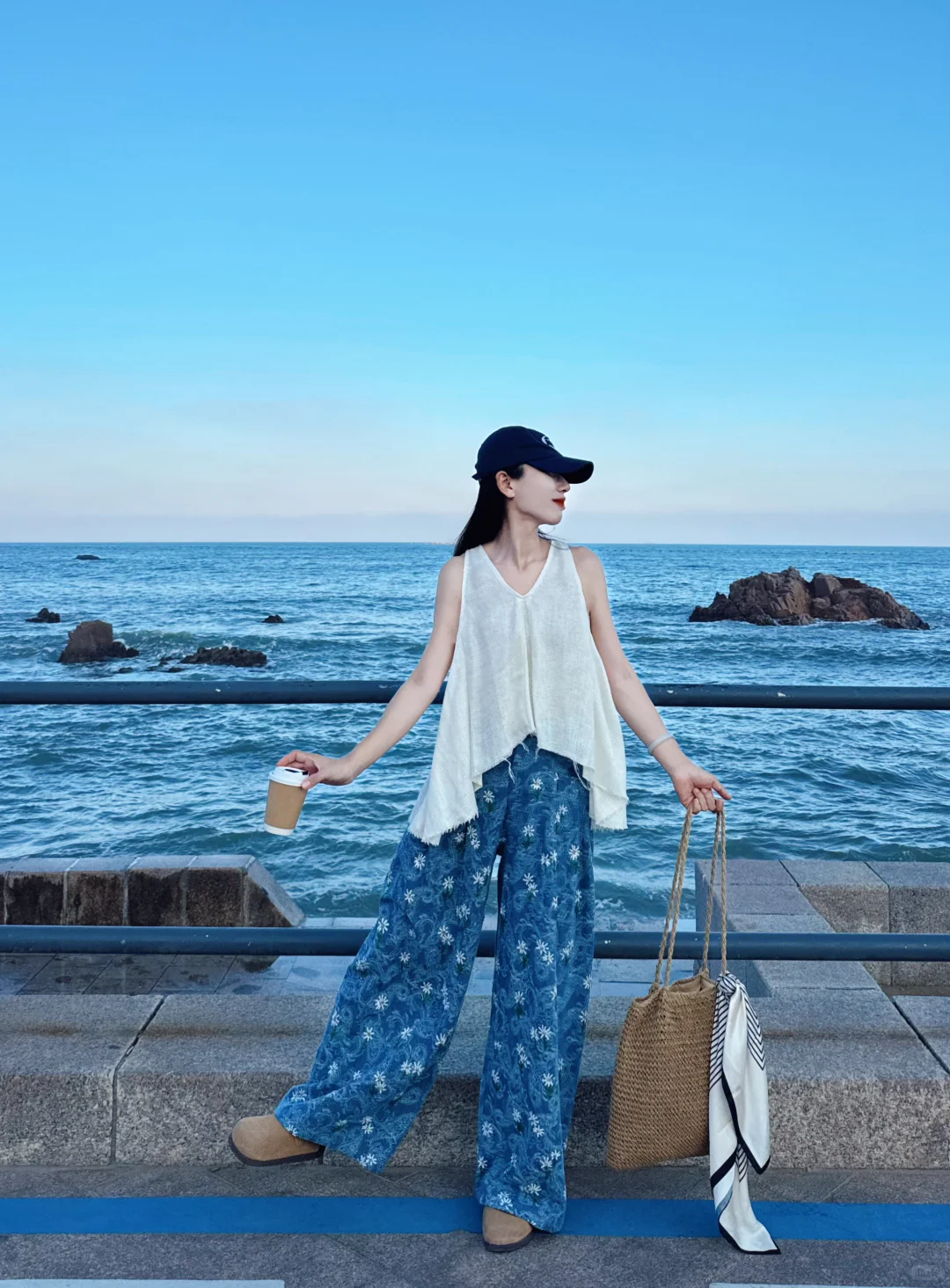 一个人来看海?