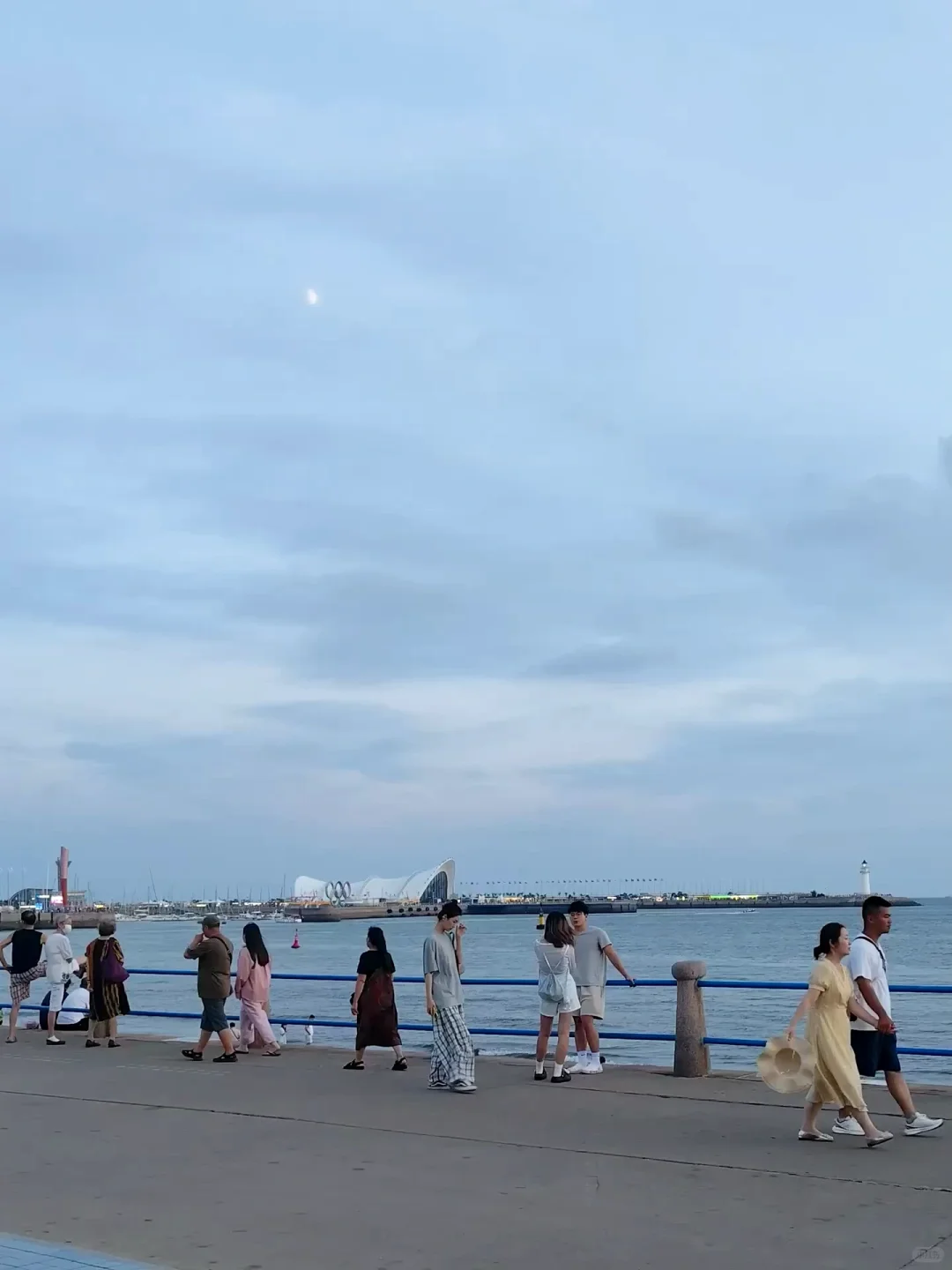 青岛天气穿衣实况⛅9月2日海边风飕飕的