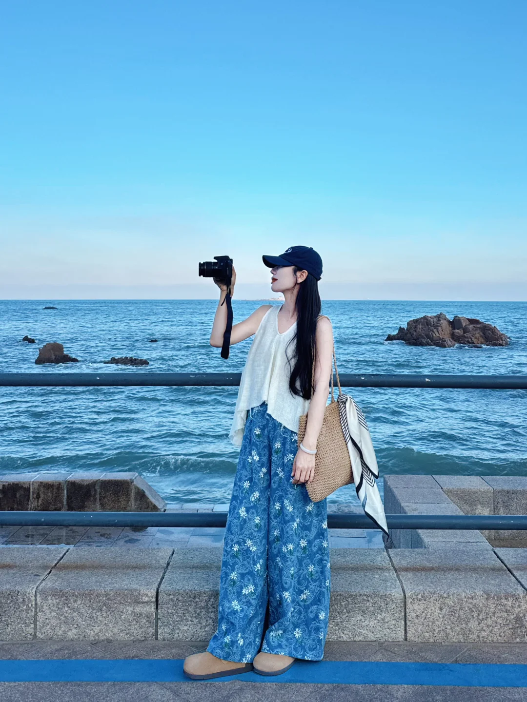 一个人来看海?