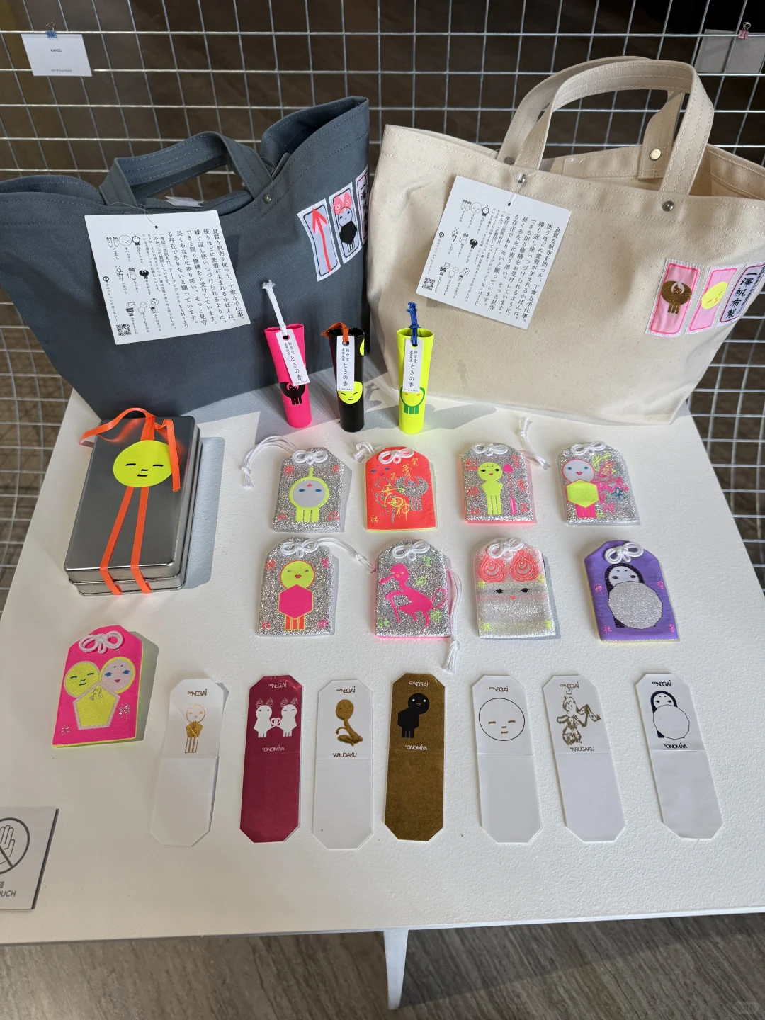 一个很好玩的看设计展方式?