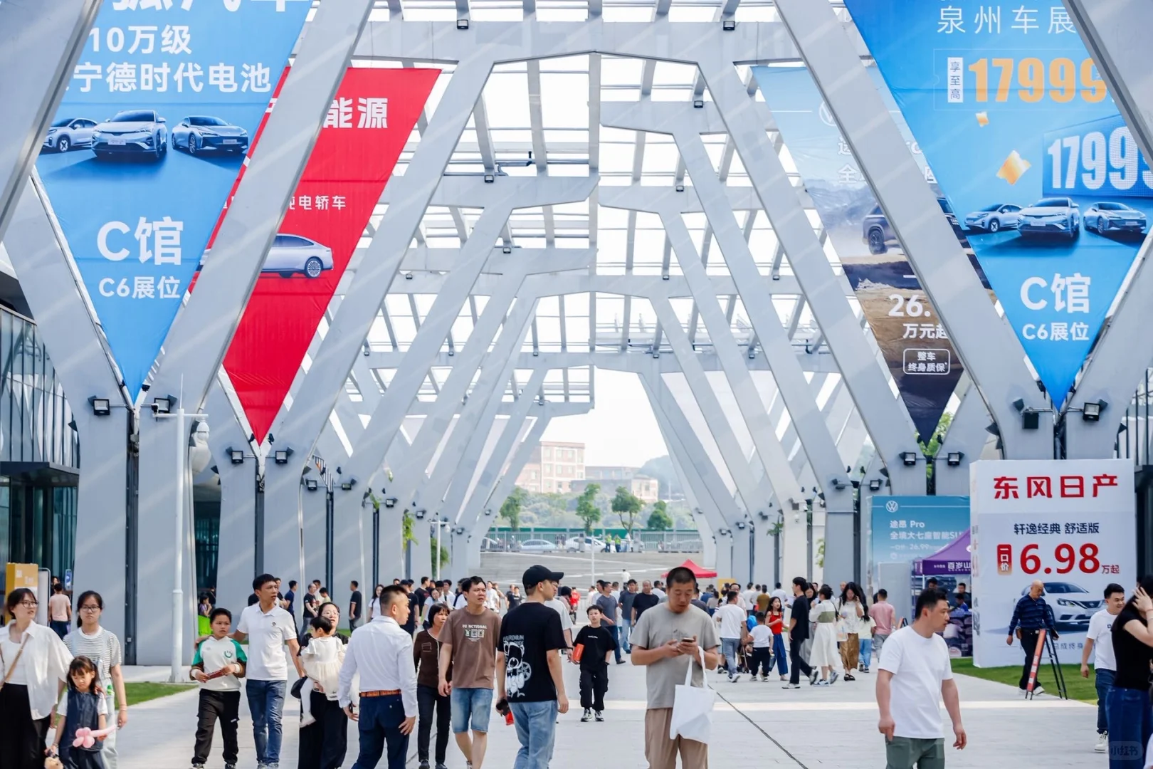 太幸福了吧！泉州的车展爱了！