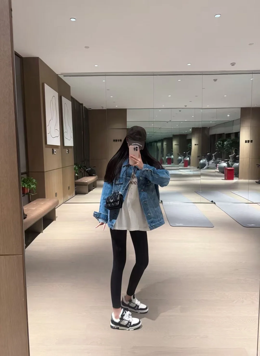 牛仔外套➕瑜伽裤秋天穿也太显瘦太绝了吧