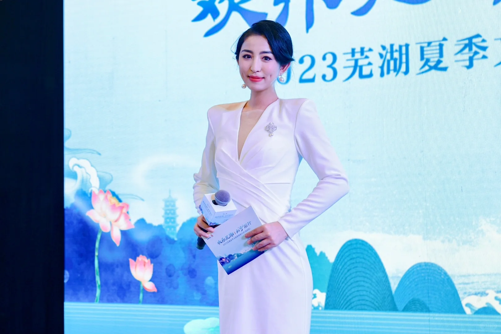 旅游推介会主持词和旅行万能主持稿