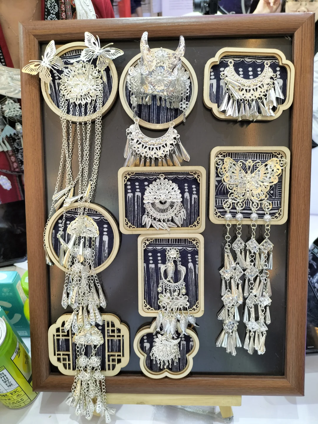 今日避暑场馆推荐~特色商品展销会