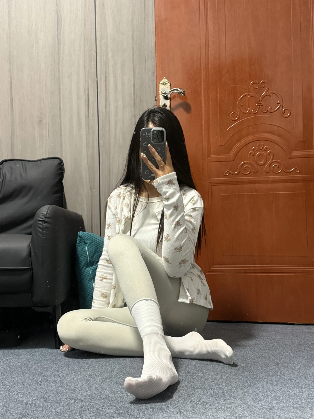 瑜伽裤搭配白袜