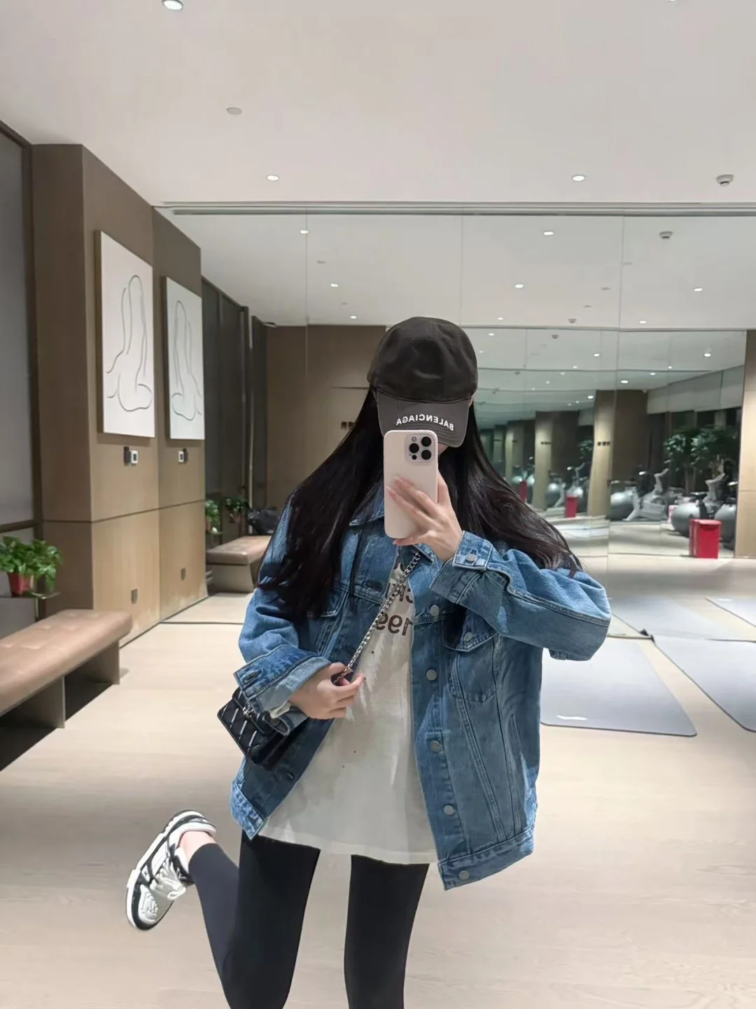 牛仔外套➕瑜伽裤秋天穿也太显瘦太绝了吧