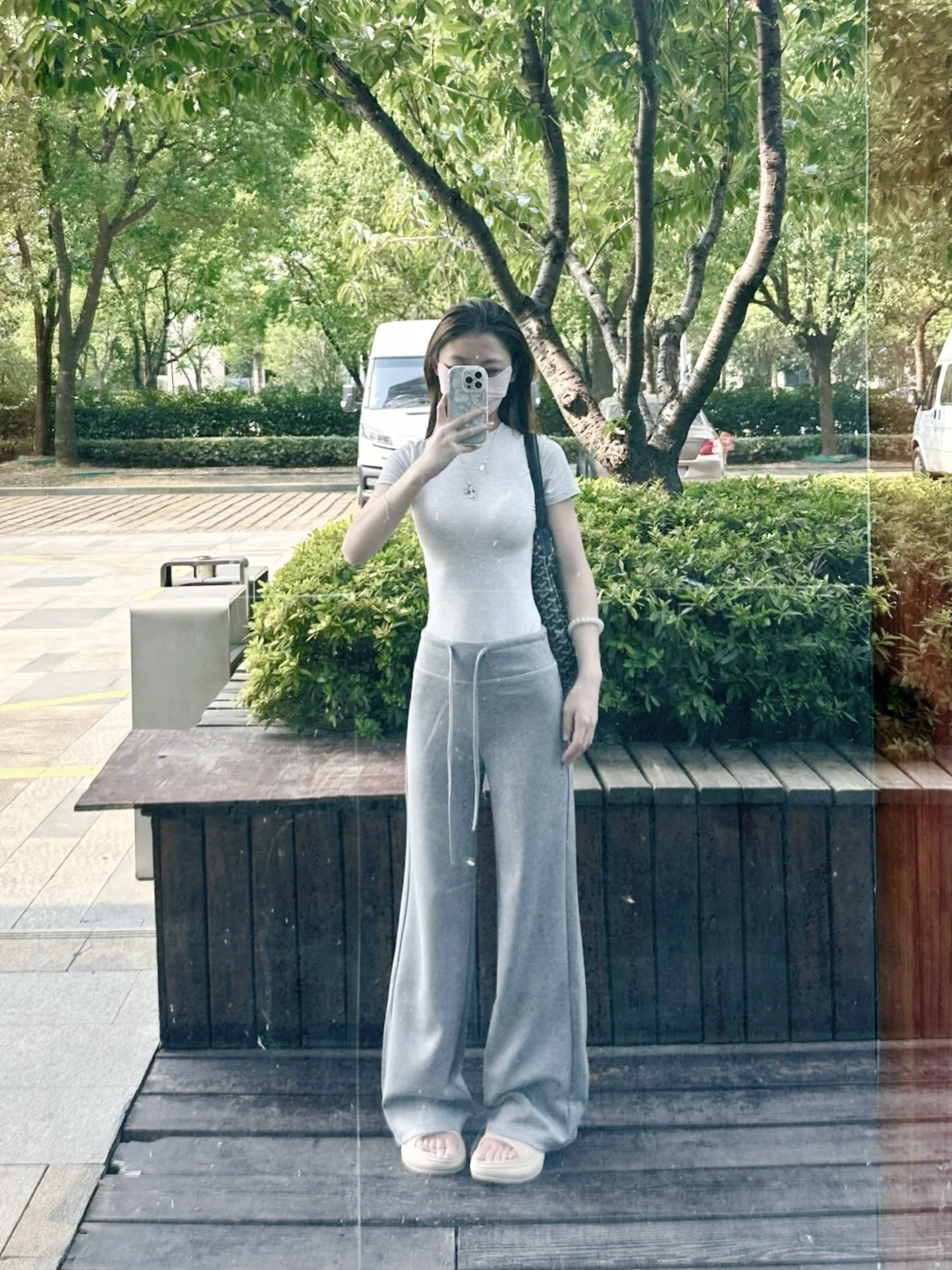 早秋就这么穿！巨百搭的一条裤子