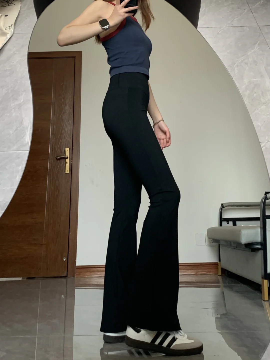 救命啊?！这条微喇鲨鱼裤真的太显身材了！