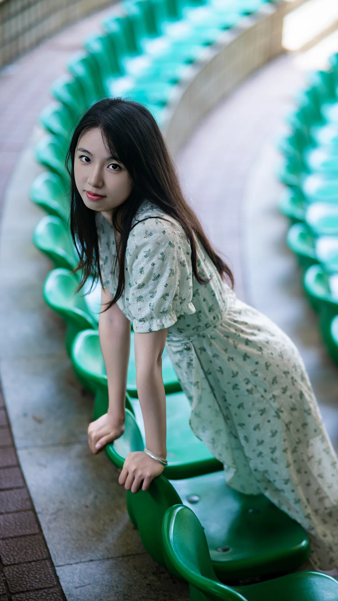 模特偷穿妈妈衣服