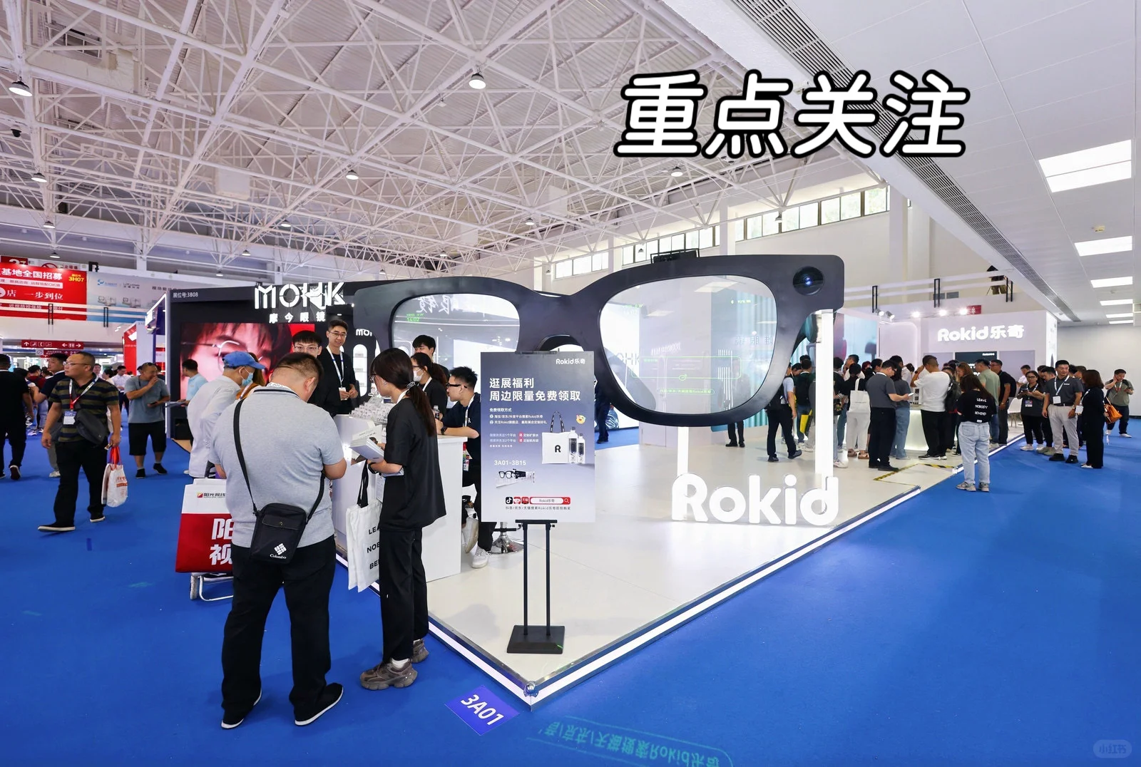 所有人都在排队的展位，究竟在看啥？