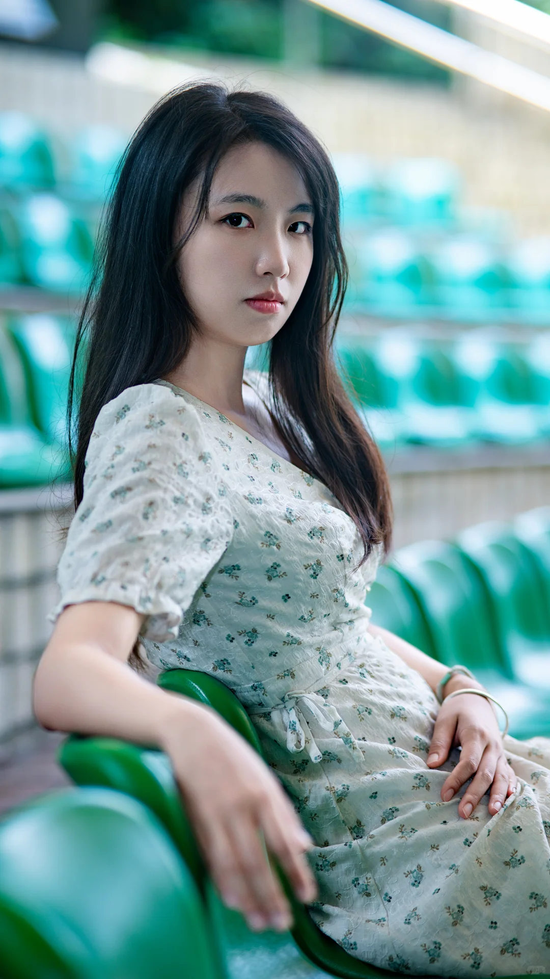 模特偷穿妈妈衣服