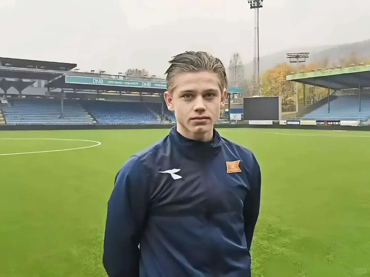 我对这种蓝眼睛美人沟的毫无抵抗力（）