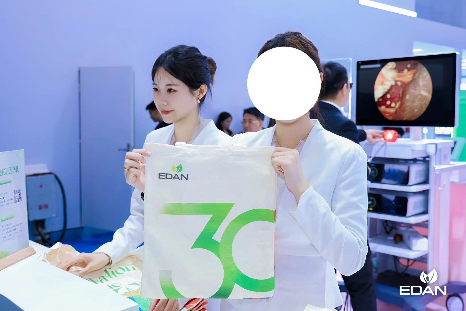 CMEF医疗机械展做礼仪的一天