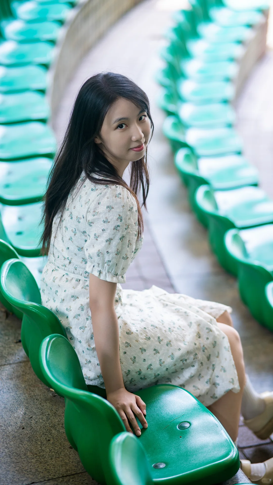 模特偷穿妈妈衣服