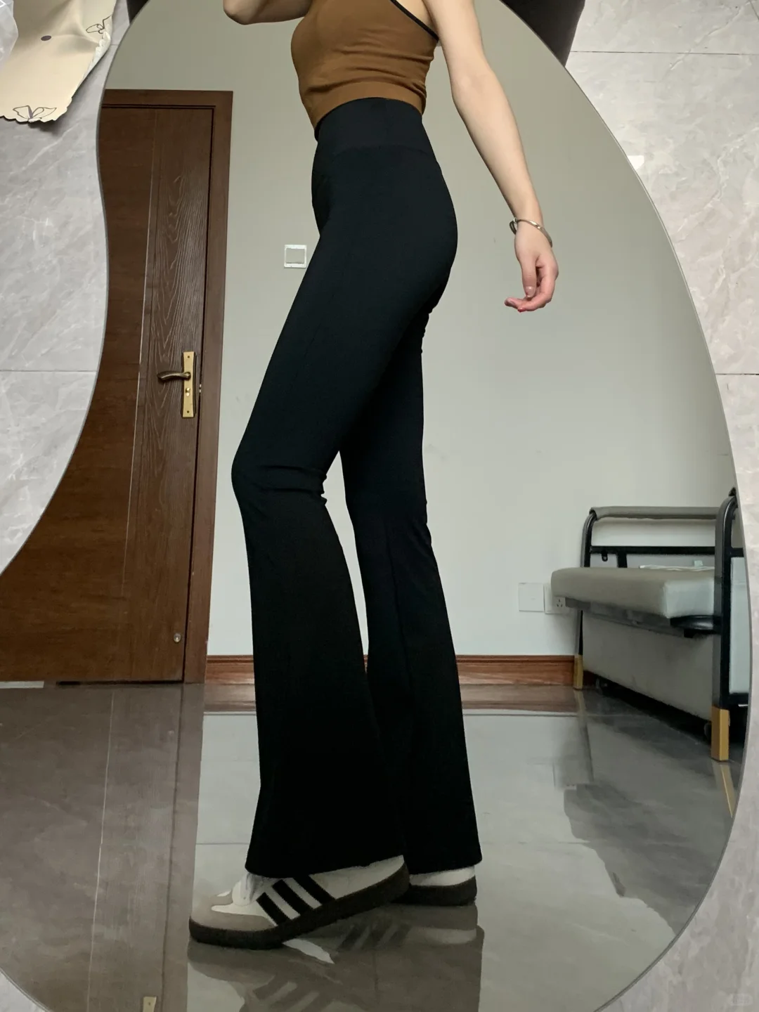 救命啊?！这条微喇鲨鱼裤真的太显身材了！