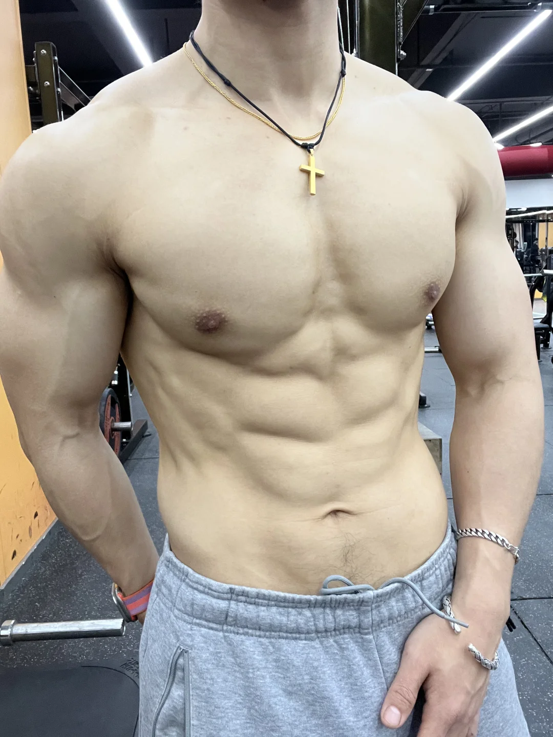 好像很久没穿灰运动裤了