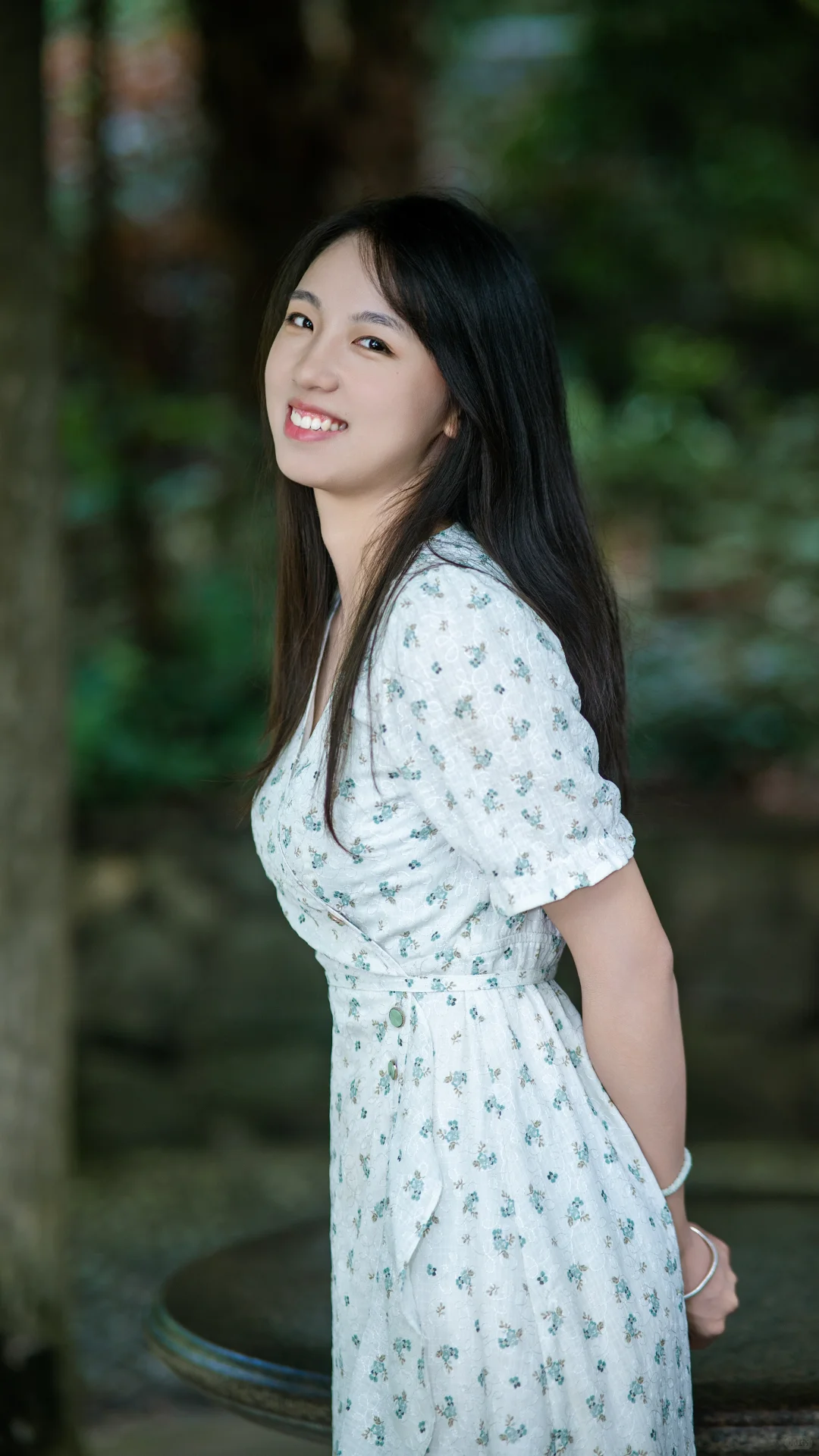 模特偷穿妈妈衣服
