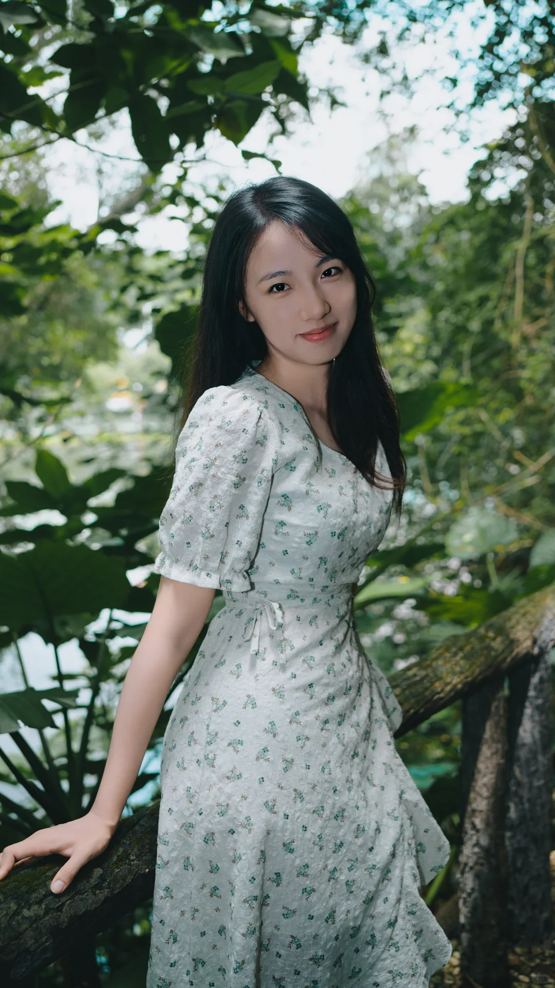 模特偷穿妈妈衣服