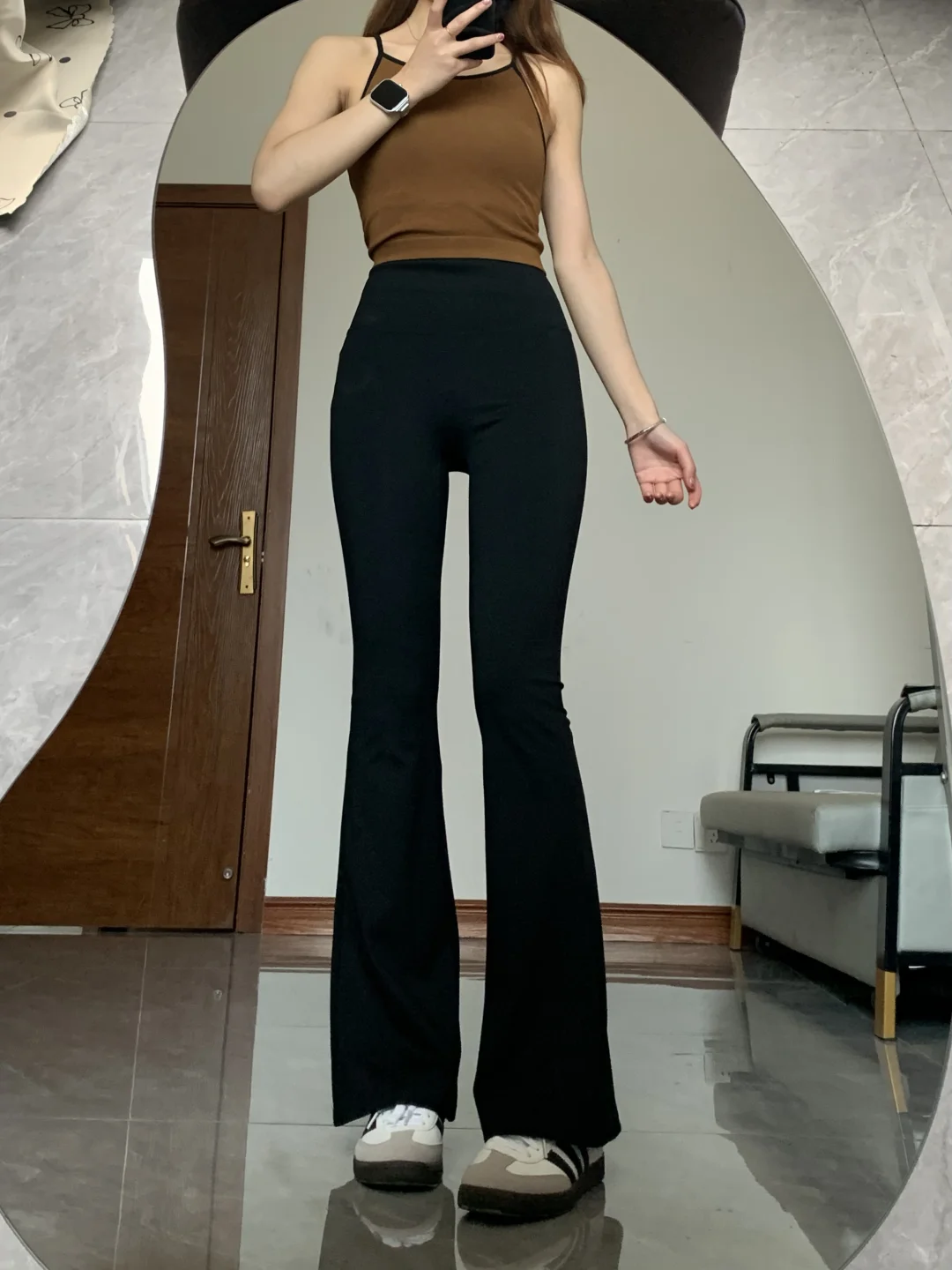 救命啊?！这条微喇鲨鱼裤真的太显身材了！