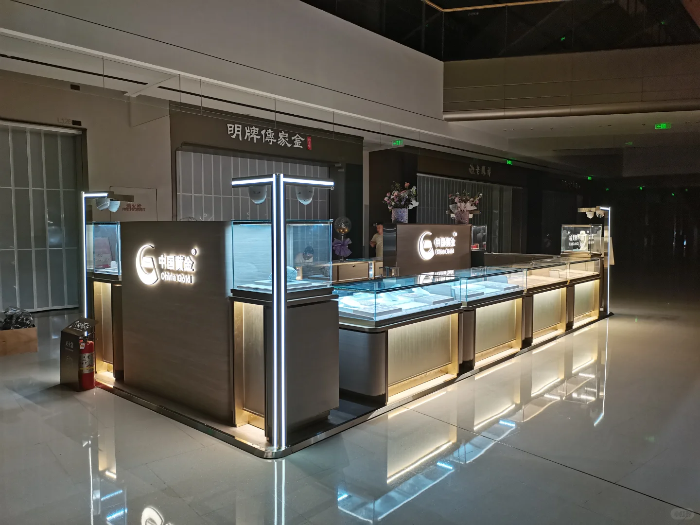 亲历中国黄金店铺搭建，细节控狠狠满足！