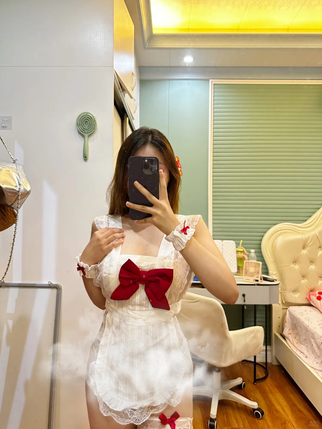 向左滑一下！！这件小红裙真的好辣！！