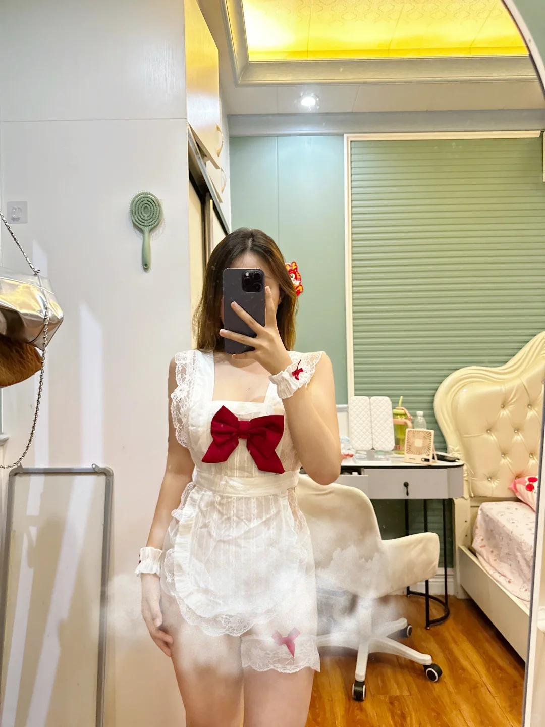 向左滑一下！！这件小红裙真的好辣！！