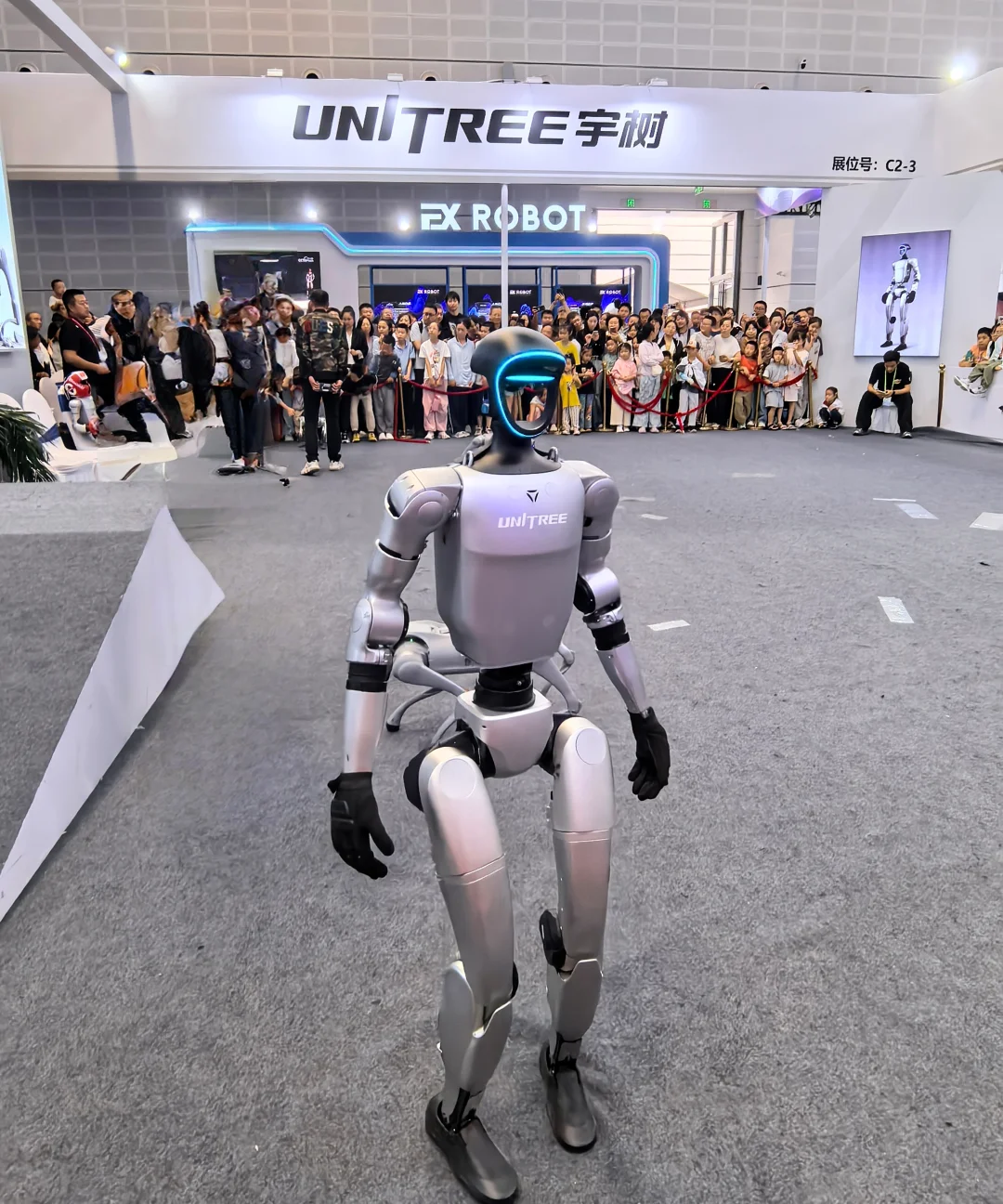 山西文博会科技与文化碰撞！握手宇树机器人